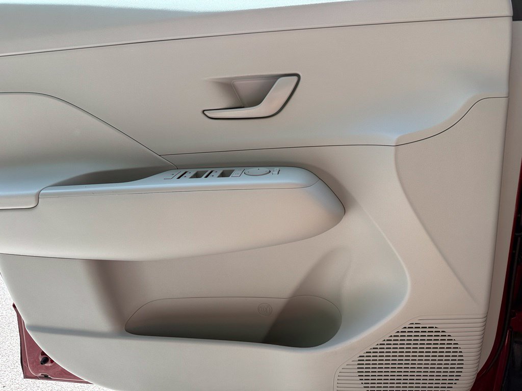 Used 2025 Hyundai Kona SEL FWD image 21