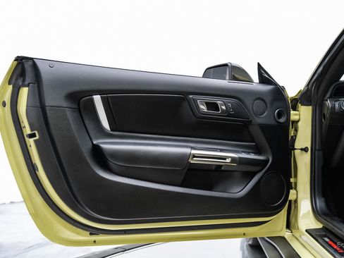 Used 2021 Ford Mustang Shelby GT500 w/ Carbon Fiber Track Pack image 62