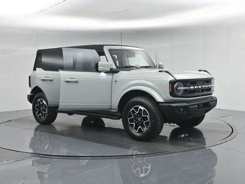 Used 2023 Ford Bronco Outer Banks AWD/4WD image 35