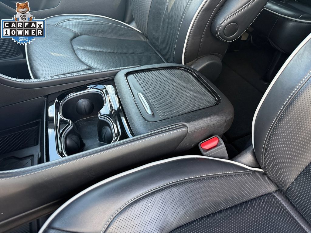Used 2025 Chrysler Pacifica Limited FWD image 29