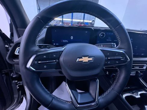 Used 2025 Chevrolet Traverse LT image 15