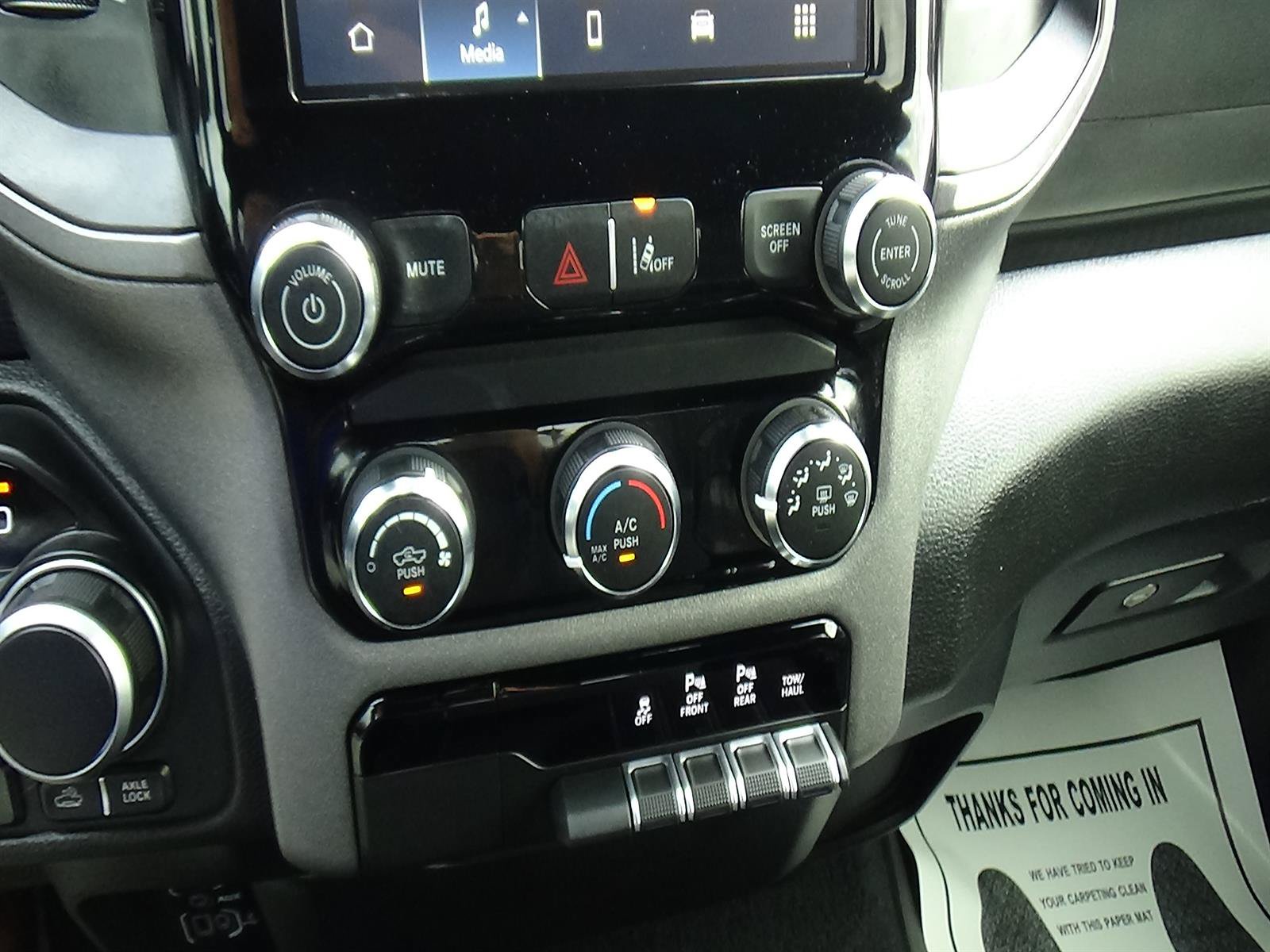 Used 2025 RAM 1500 Warlock AWD/4WD image 31