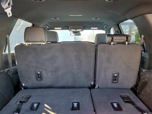 Used 2024 GMC Yukon SLT image 9