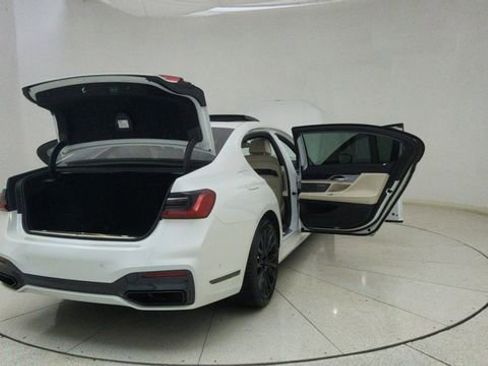 Used 2022 BMW 740i w/ M Sport Package image 77