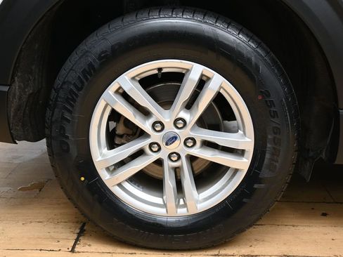 Used 2022 Ford Explorer XLT w/ Equipment Group 202A AWD/4WD image 13