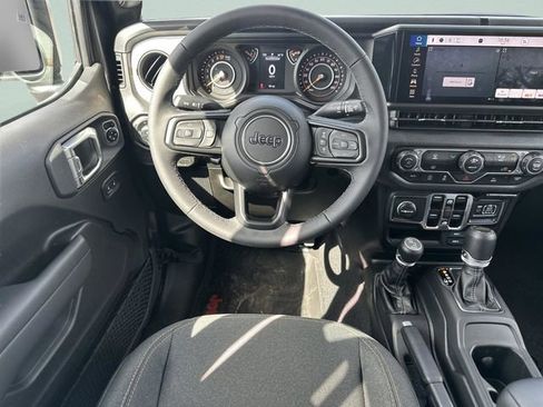 New 2025 Jeep Gladiator Sport image 12