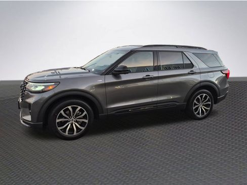 New 2026 Ford Explorer ST-Line w/ Premium Package image 2