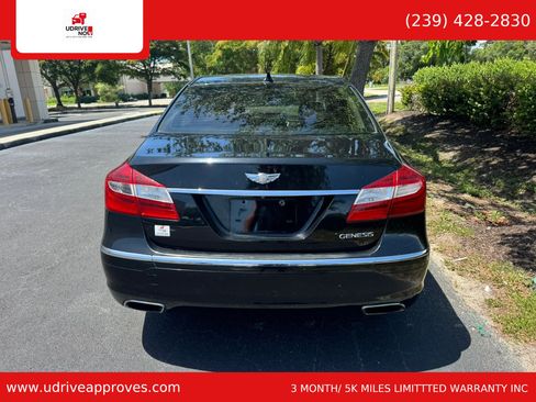 Used 2013 Hyundai Genesis 3.8 w/ Premium Pkg RWD image 4