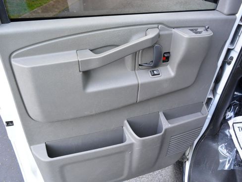 Used 2020 Chevrolet Express 3500 LT w/ LT Preferred Equipment Group image 9