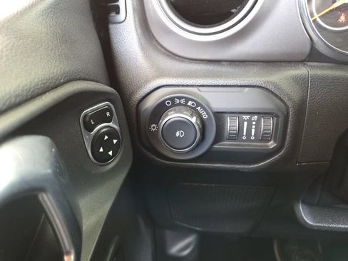 Used 2019 Jeep Wrangler Sport w/ Quick Order Package 23S AWD/4WD image 13