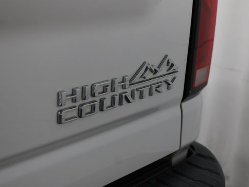 Used 2024 Chevrolet Silverado 2500 High Country w/ Technology Package AWD/4WD image 32