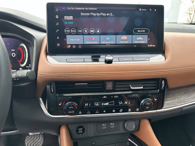 Used 2024 Nissan Rogue Platinum w/ Platinum Premium Package AWD/4WD image 28