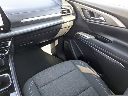 Used 2025 Chevrolet Traverse LT image 17