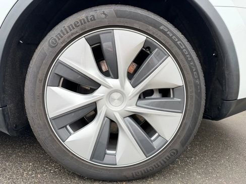 Used 2023 Tesla Model Y AWD image 30