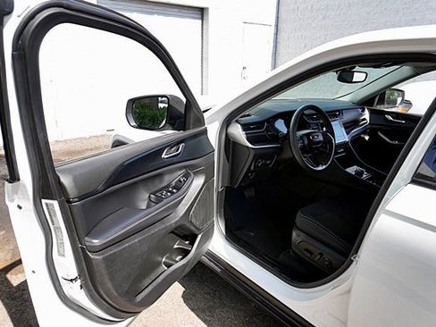 Certified 2023 Jeep Grand Cherokee Laredo RWD image 36