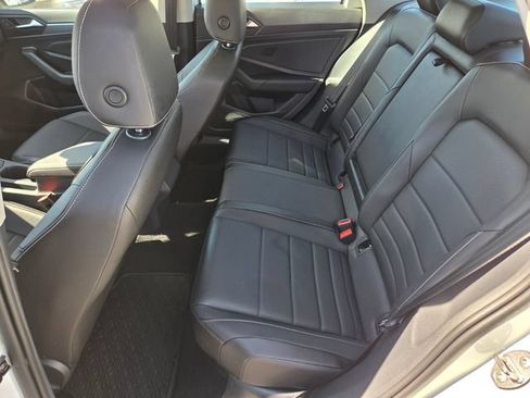 Certified 2023 Volkswagen Jetta SE w/ Panoramic Sunroof Package FWD image 14