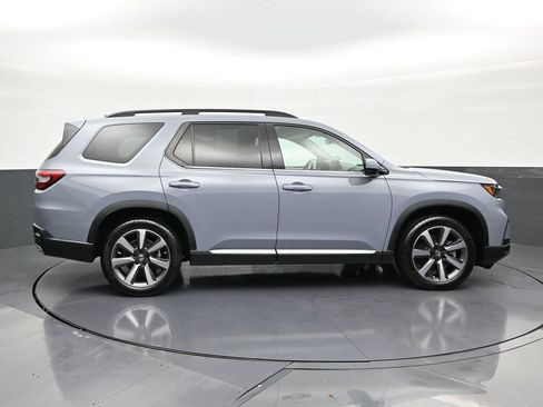 Used 2025 Honda Pilot Touring image 6