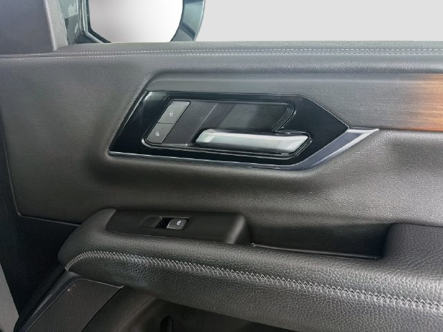 Used 2025 GMC Yukon Denali RWD image 30