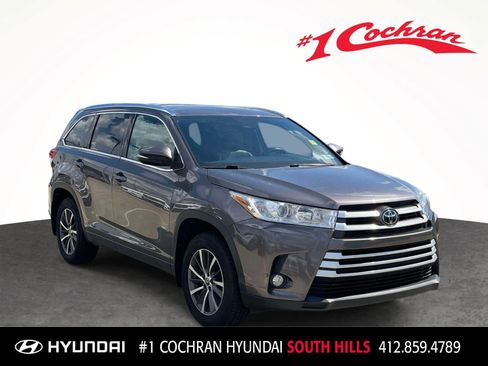 Used 2017 Toyota Highlander XLE AWD/4WD image 1