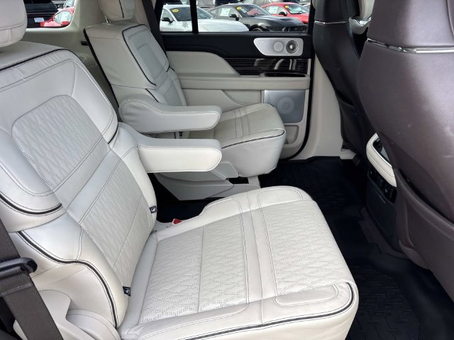 Certified 2024 Lincoln Navigator Black Label AWD/4WD image 21
