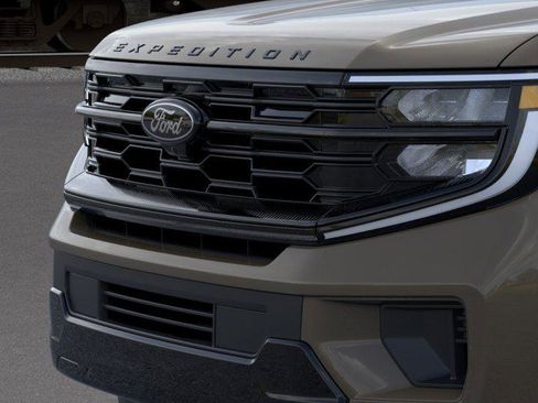 New 2026 Ford Expedition Platinum image 17