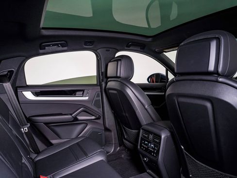 Certified 2024 Porsche Cayenne Coupe image 16