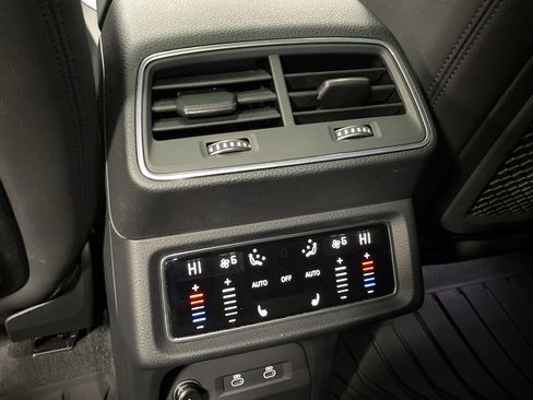 Used 2022 Audi e-tron Premium Plus w/ Premium Plus Package image 29