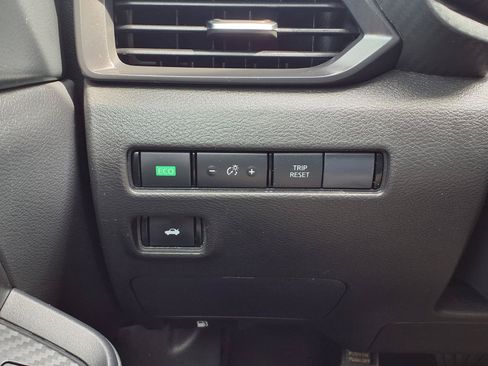 Used 2024 Nissan Sentra S FWD image 9