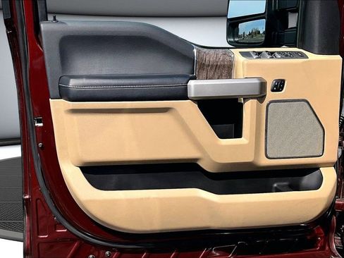 Used 2017 Ford F250 Lariat w/ Chrome Package image 18