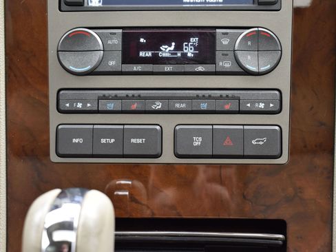 Used 2014 Lincoln Navigator 2WD image 32