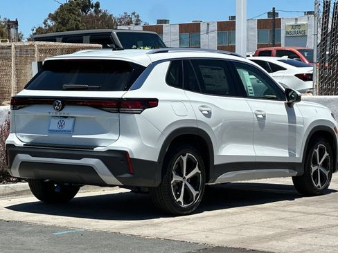 New 2026 Volkswagen Tiguan SE FWD image 5