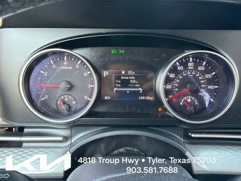 Used 2022 Kia Carnival LX w/ Paint Protection Package FWD image 17
