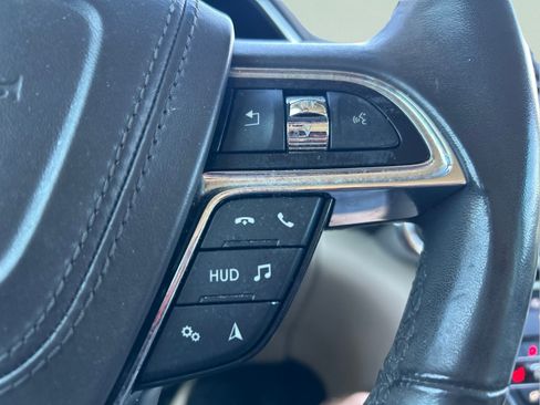 Used 2019 Lincoln Continental Reserve FWD image 15