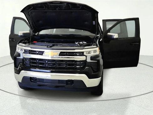 Used 2023 Chevrolet Silverado 1500 LT AWD/4WD image 9