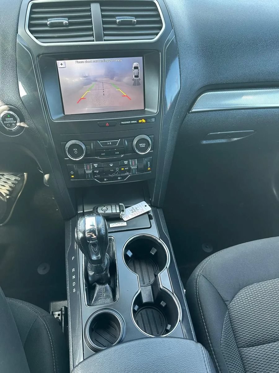 Used 2018 Ford Explorer XLT w/ Equipment Group 201A FWD image 19
