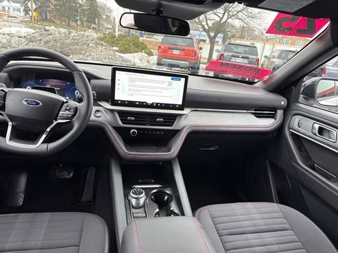 Used 2025 Ford Explorer ST-Line w/ ST-Line Street Pack image 26
