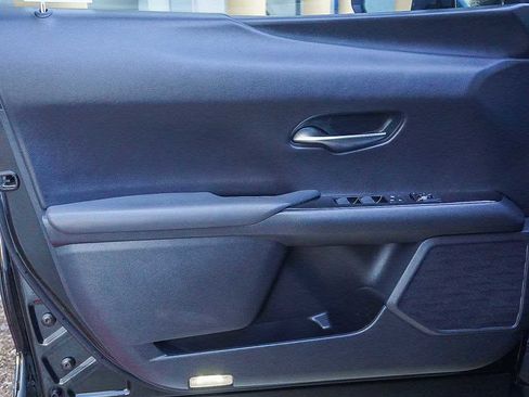 Used 2022 Lexus UX 200 image 42