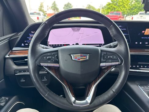 Used 2023 Cadillac Escalade Premium Luxury w/ LPO, Radiant Package AWD/4WD image 18