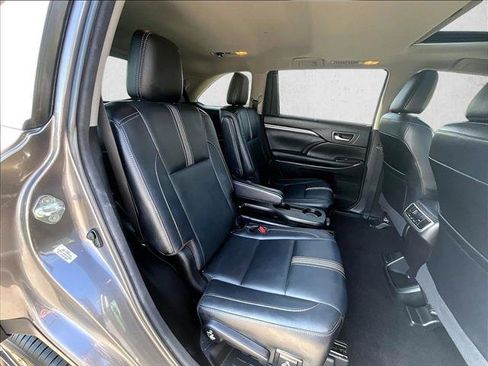 Used 2018 Toyota Highlander SE AWD/4WD image 26