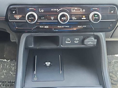 Used 2025 Honda Pilot TrailSport image 17