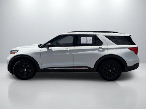 Used 2024 Ford Explorer XLT RWD image 8