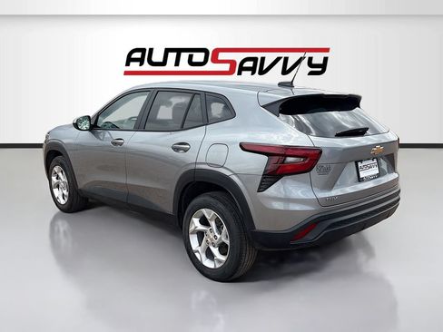 Used 2026 Chevrolet Trax LS w/ LS Convenience Package FWD image 5