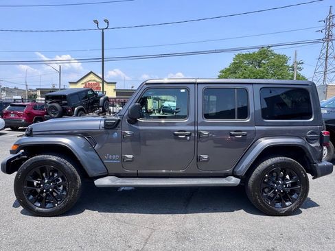 Used 2025 Jeep Wrangler Unlimited Sahara AWD/4WD image 4