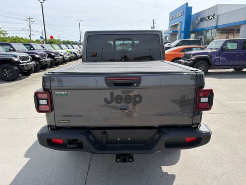Used 2023 Jeep Gladiator Sport AWD/4WD image 8