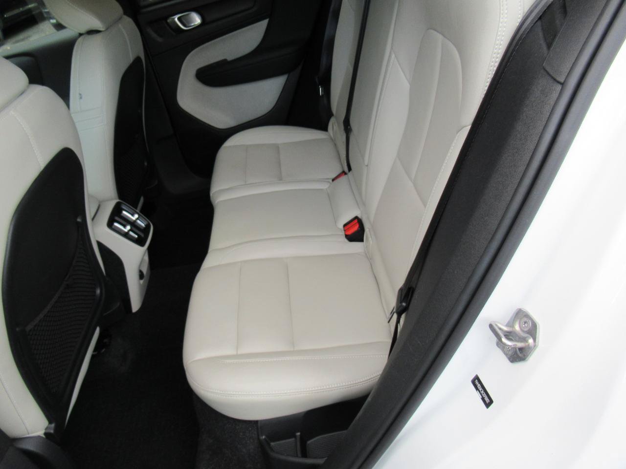 Used 2019 Volvo XC40 T5 Momentum AWD/4WD image 12
