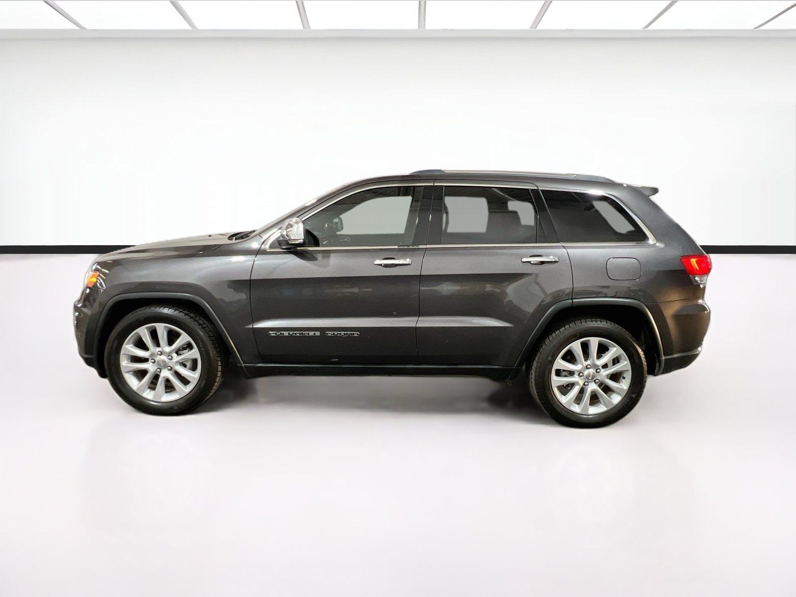Used 2017 Jeep Grand Cherokee Limited RWD image 22