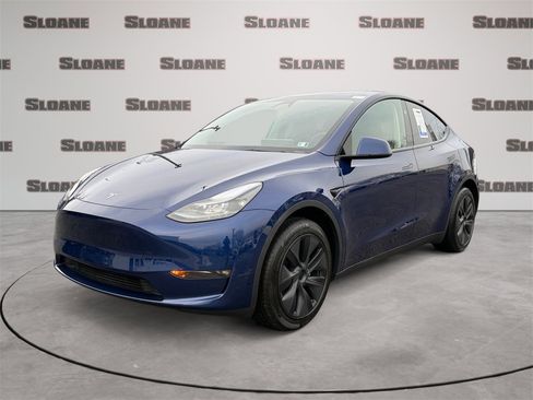 Used 2024 Tesla Model Y Long Range image 1