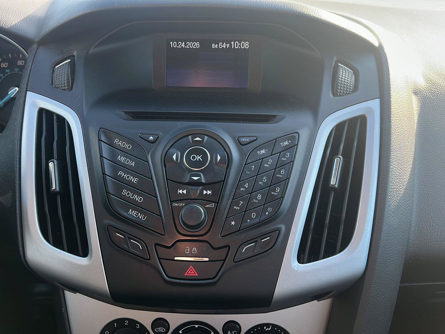 Used 2014 Ford Focus SE FWD image 20