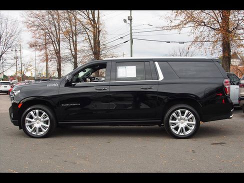 Used 2021 Chevrolet Suburban High Country image 2