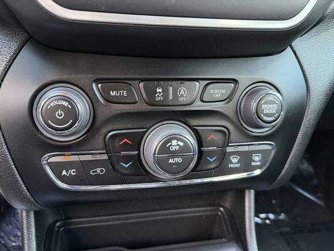 Used 2023 Jeep Cherokee Altitude Lux AWD/4WD image 20
